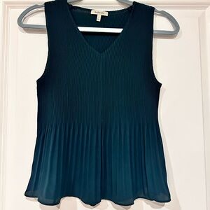 Aritzia Babaton Damien Pleated Sleeveless Green Blouse Top